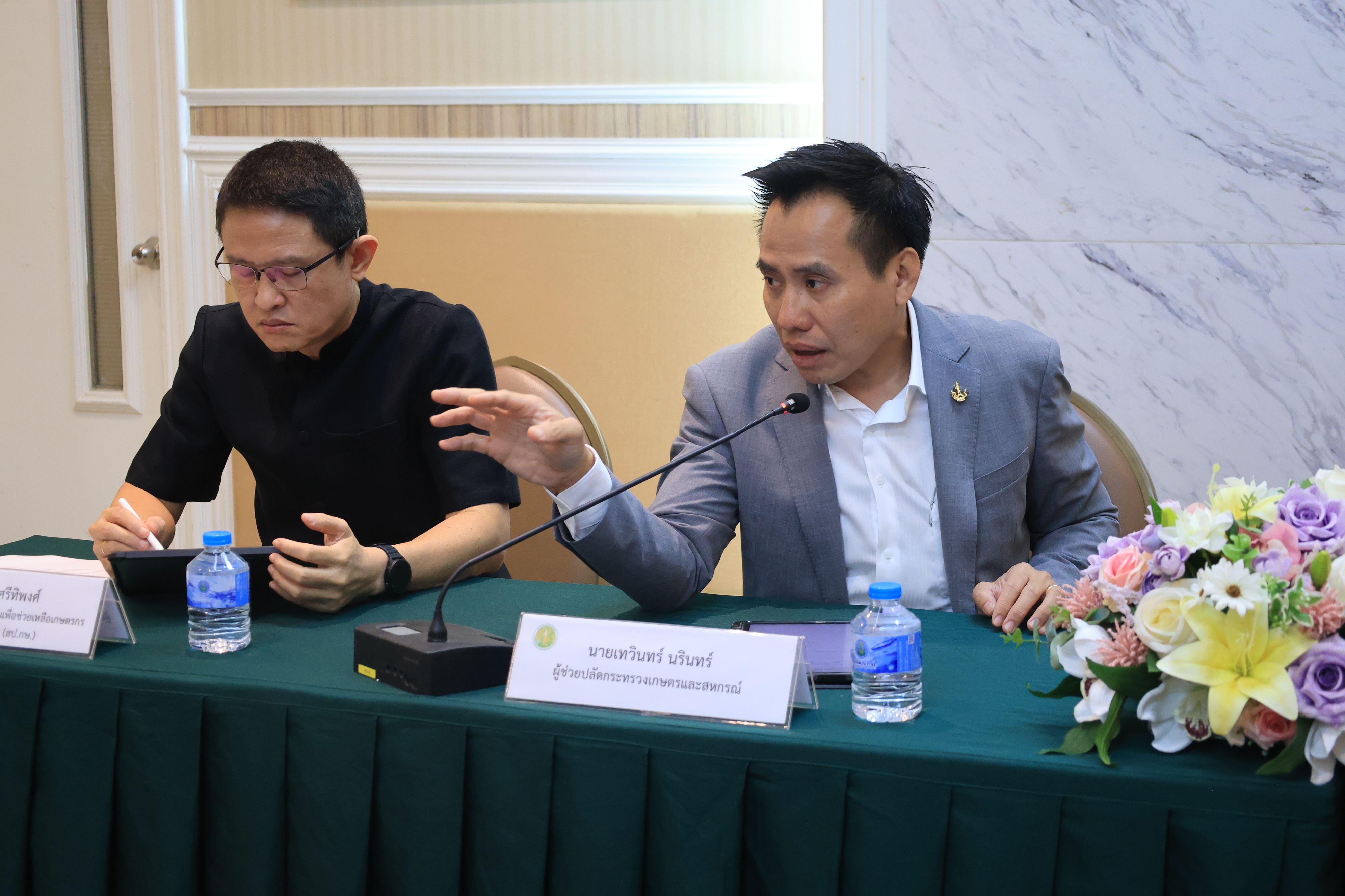 title - ส.ป.ก. เข้ารับฟังข้อเสนอสมาชิกเกษตรกรสภาประชาชน 4 ภาค ติดตามความคืบหน้าโครงการฯ ตามมติ ครม.  เกี่ยวกับด้านการจัดที่ดิน ด้านงบประมาณโครงการฯ และด้านบุคคล เพื่อแก้ไขปัญหาความเดือนร้อนให้กับสมาชิกในพื้นที่